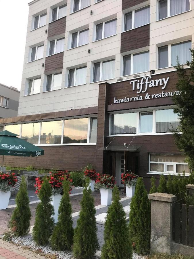 נובה מיאסטו לובבסקה Hotel Tiffany מראה חיצוני תמונה