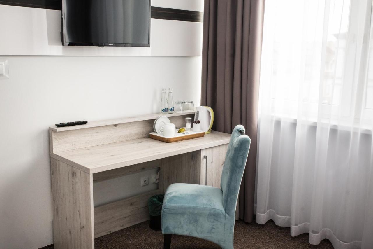 נובה מיאסטו לובבסקה Hotel Tiffany מראה חיצוני תמונה